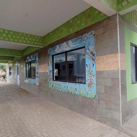 Oyo 90093 Dw Hotel Malang Dış mekan fotoğraf