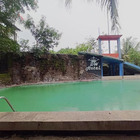 Oyo 90093 Dw Hotel Malang Dış mekan fotoğraf