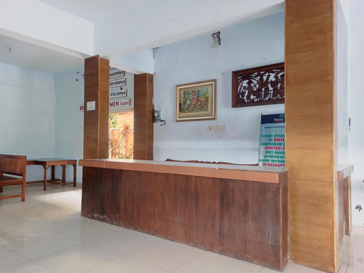 Oyo 90093 Dw Hotel Malang Dış mekan fotoğraf