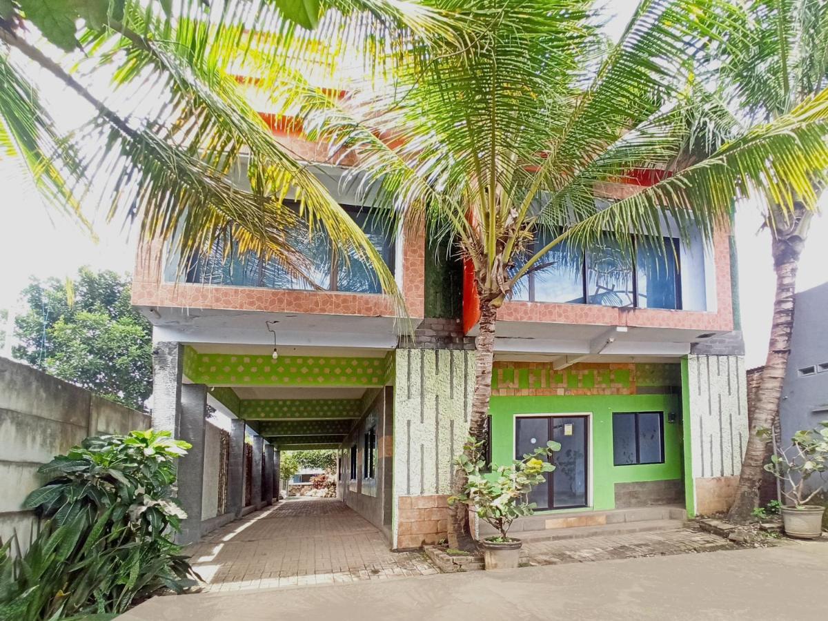 Oyo 90093 Dw Hotel Malang Dış mekan fotoğraf