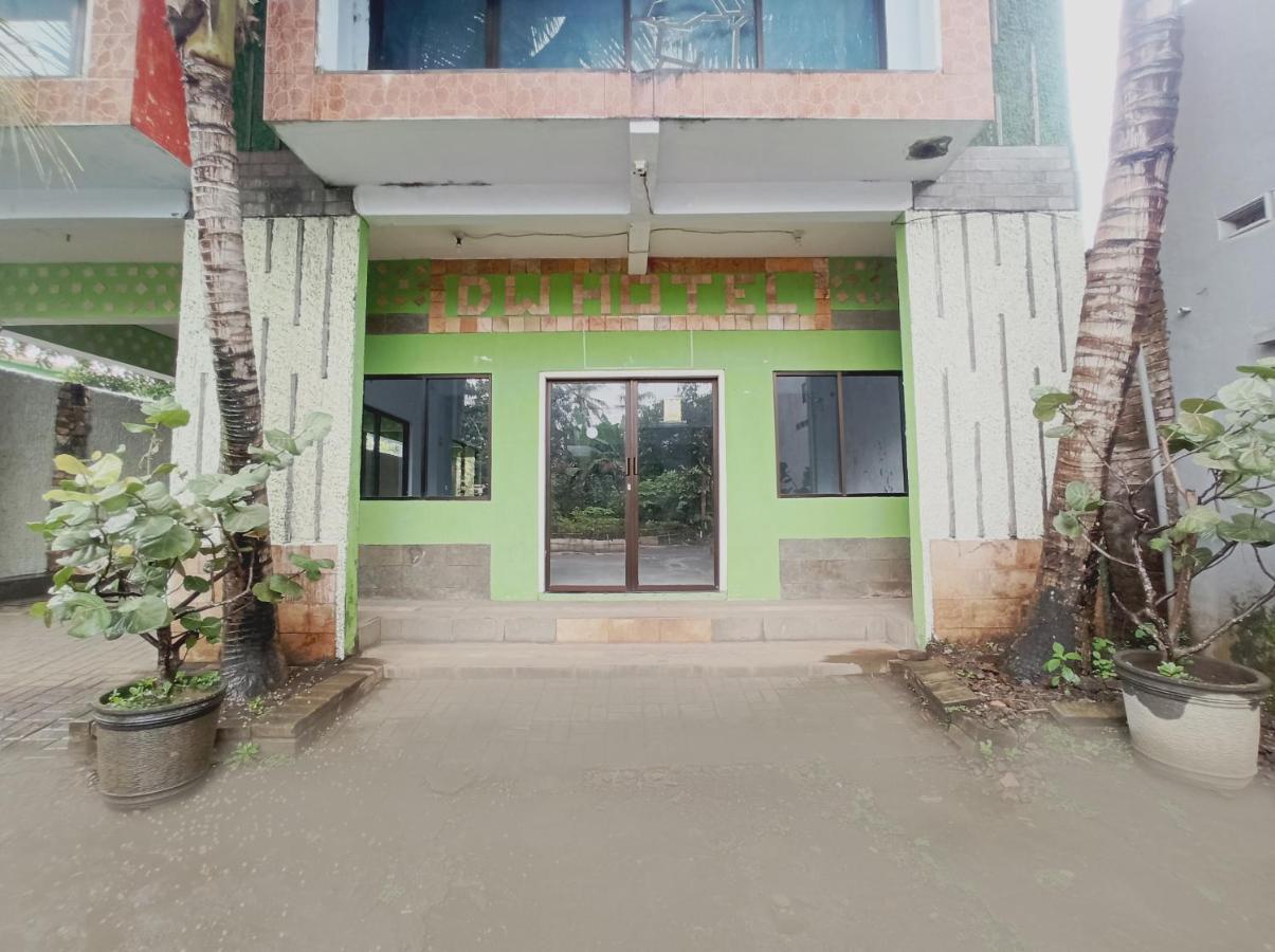 Oyo 90093 Dw Hotel Malang Dış mekan fotoğraf