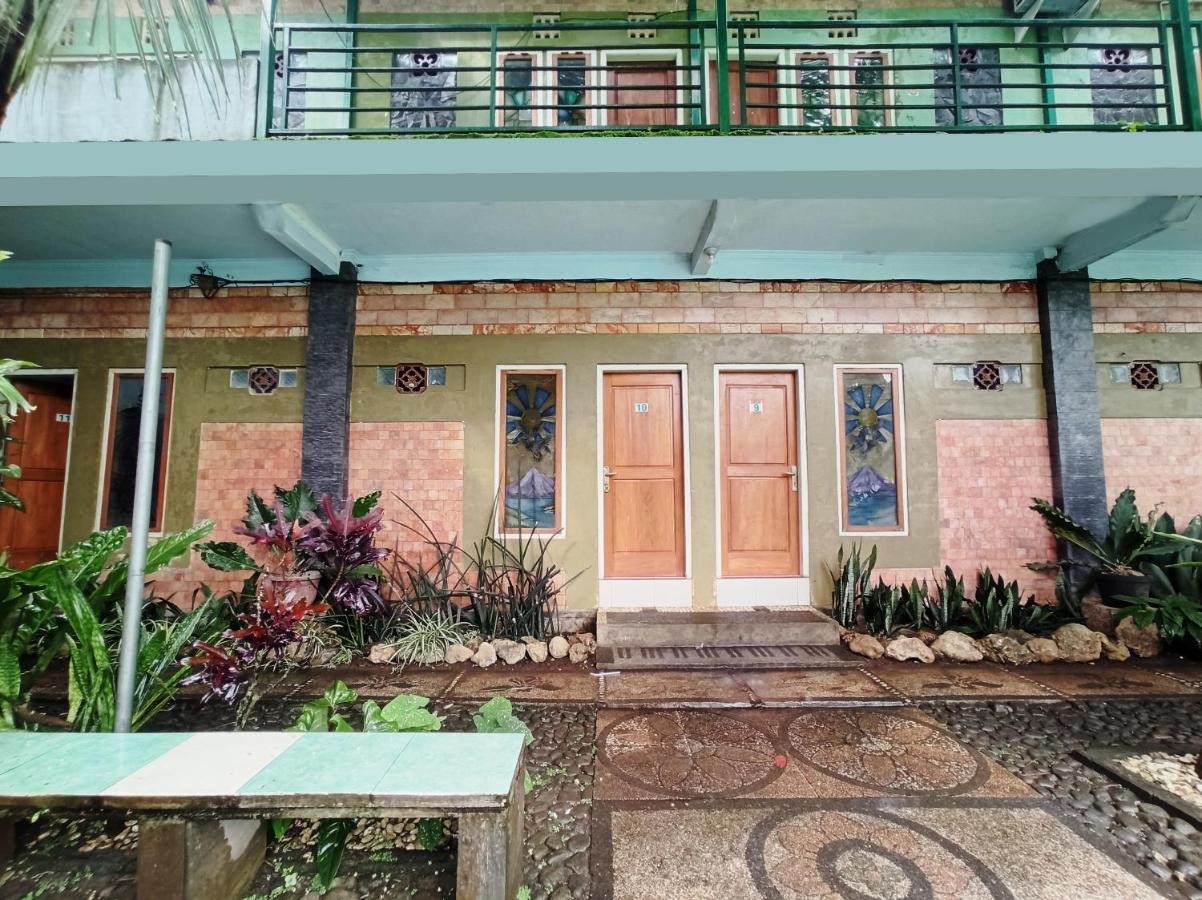 Oyo 90093 Dw Hotel Malang Dış mekan fotoğraf