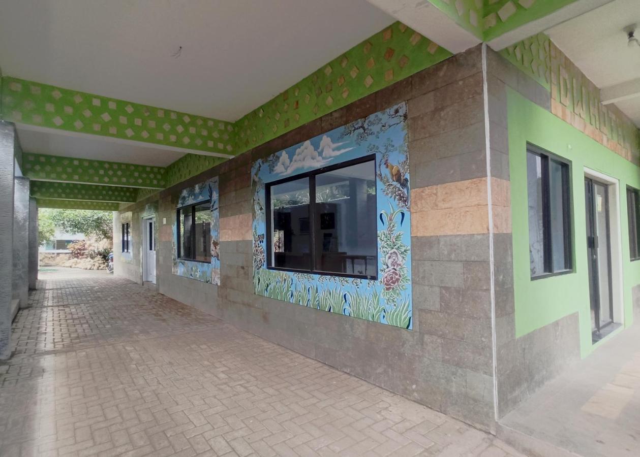 Oyo 90093 Dw Hotel Malang Dış mekan fotoğraf