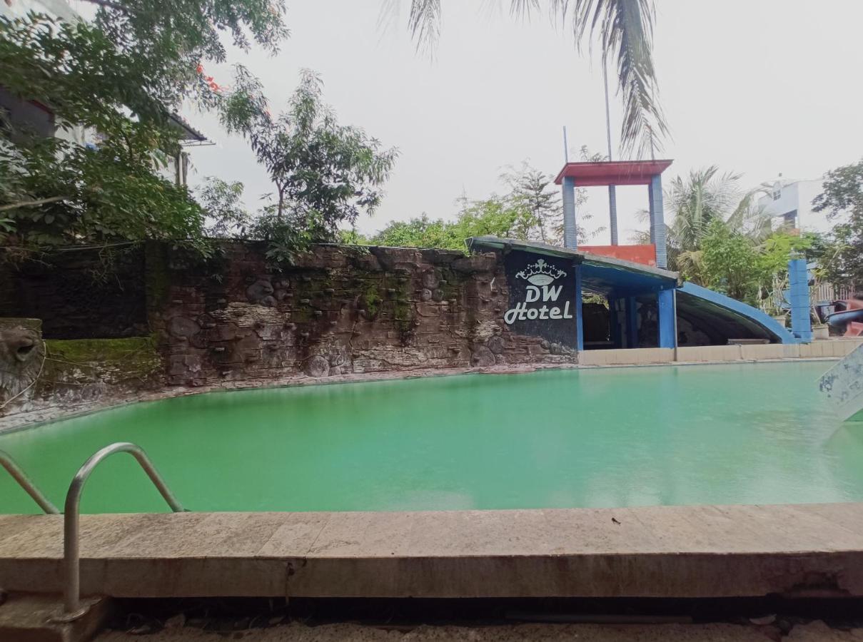 Oyo 90093 Dw Hotel Malang Dış mekan fotoğraf