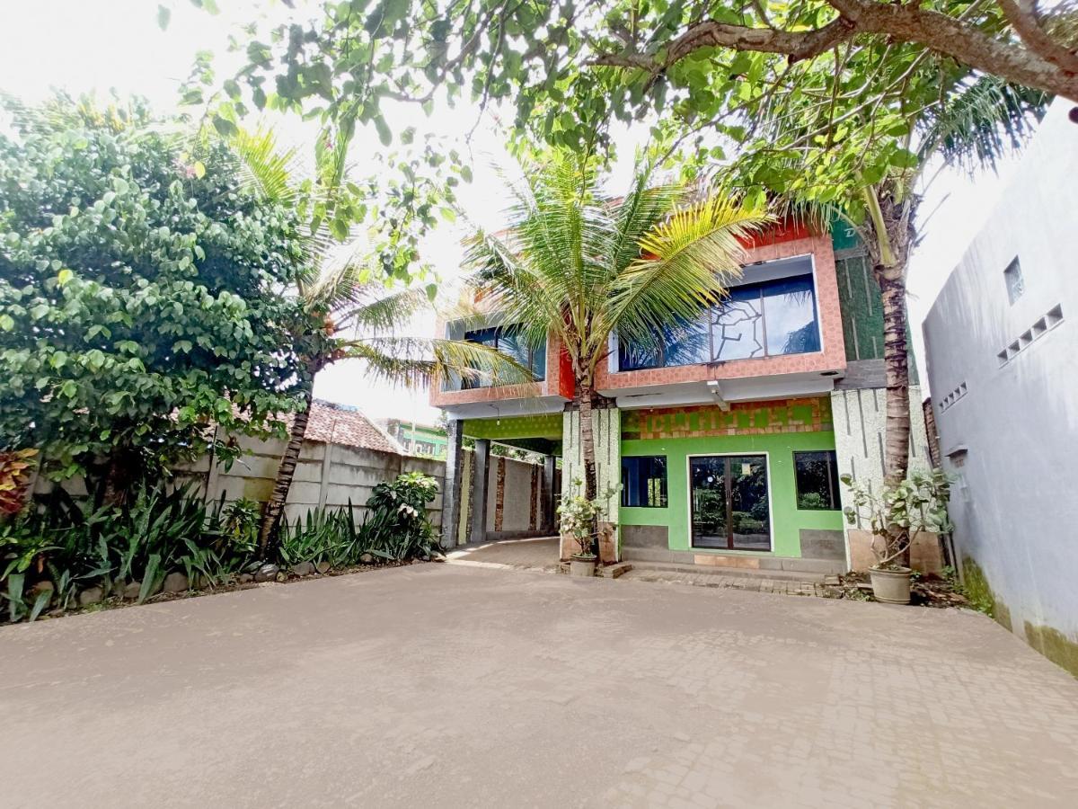 Oyo 90093 Dw Hotel Malang Dış mekan fotoğraf