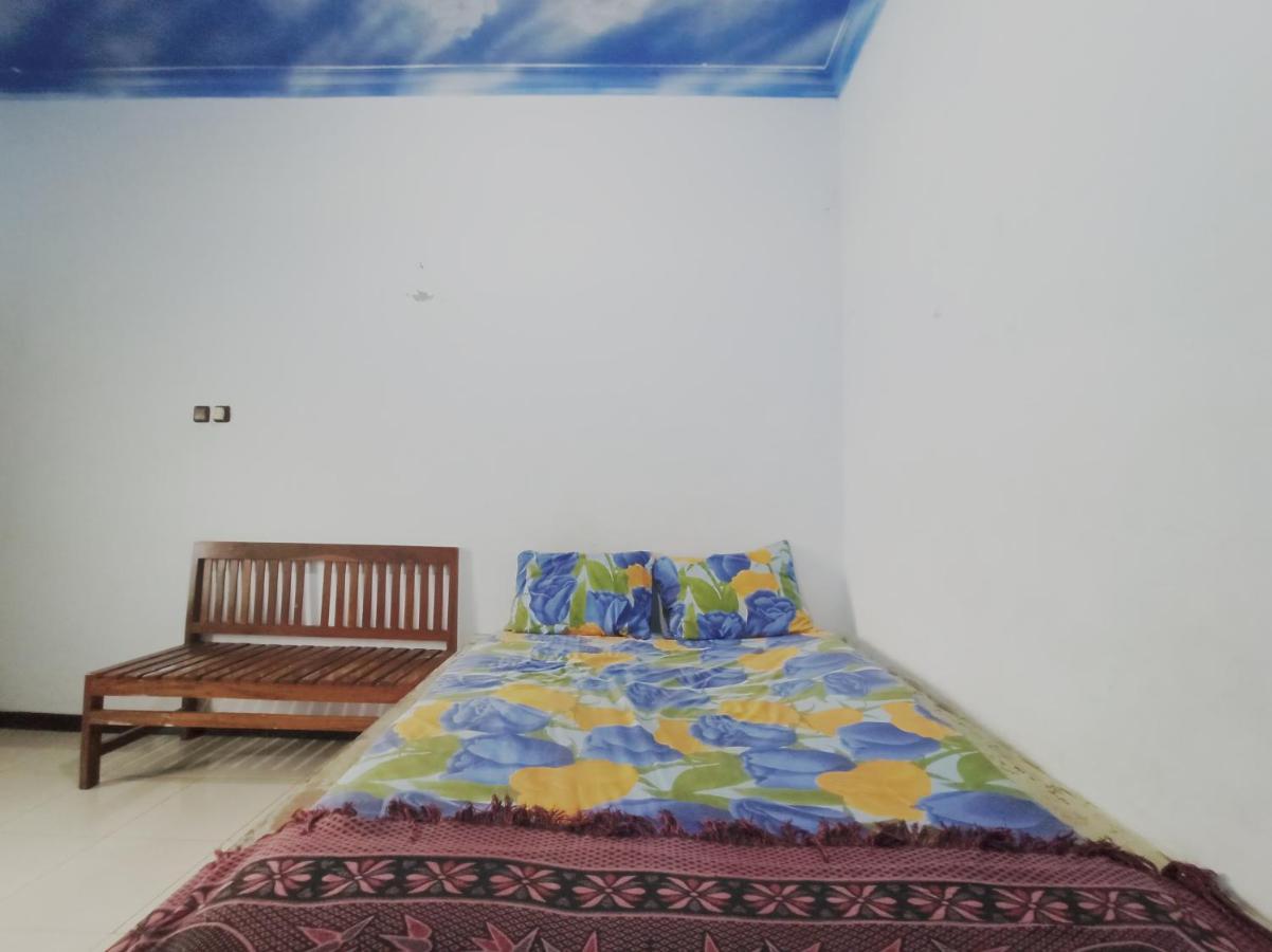 Oyo 90093 Dw Hotel Malang Dış mekan fotoğraf