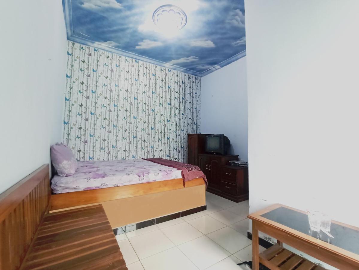 Oyo 90093 Dw Hotel Malang Dış mekan fotoğraf