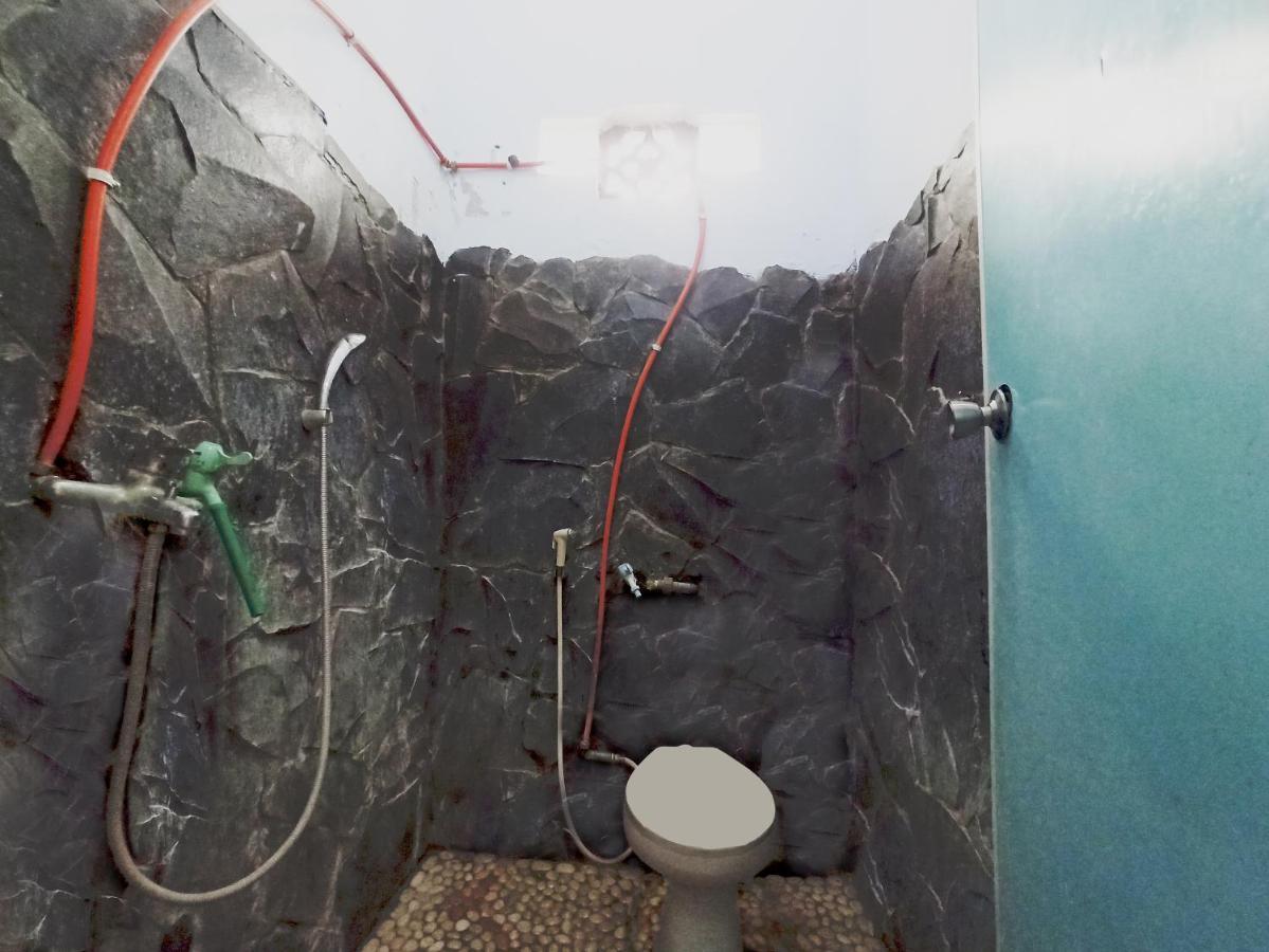Oyo 90093 Dw Hotel Malang Dış mekan fotoğraf