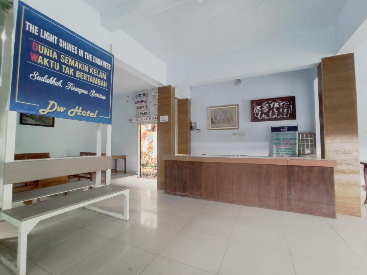 Oyo 90093 Dw Hotel Malang Dış mekan fotoğraf