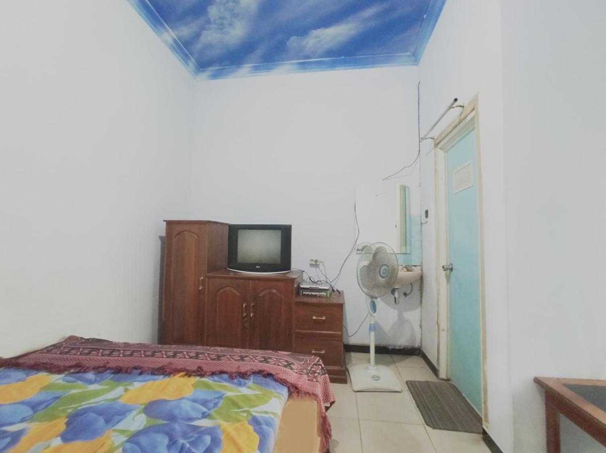 Oyo 90093 Dw Hotel Malang Dış mekan fotoğraf