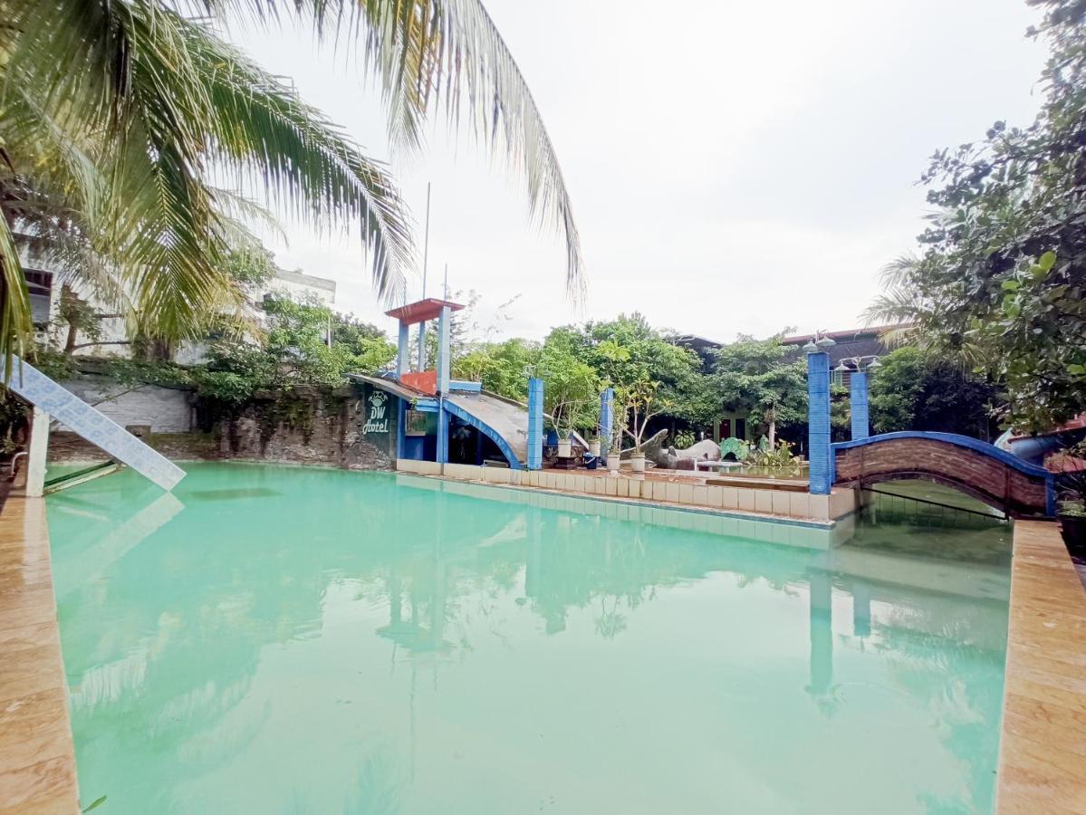 Oyo 90093 Dw Hotel Malang Dış mekan fotoğraf