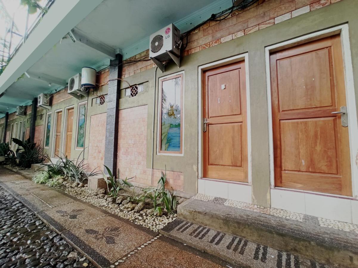 Oyo 90093 Dw Hotel Malang Dış mekan fotoğraf