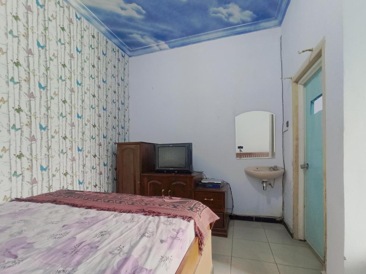 Oyo 90093 Dw Hotel Malang Dış mekan fotoğraf