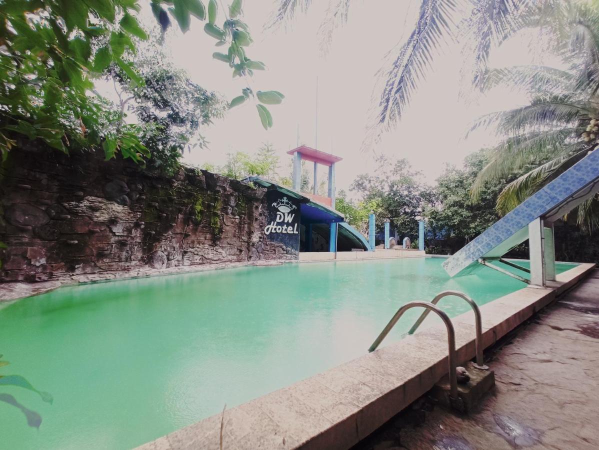 Oyo 90093 Dw Hotel Malang Dış mekan fotoğraf